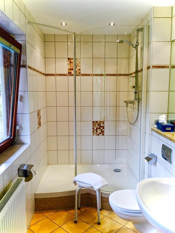 Dornroeschen Hotell Höchst im Odenwald Rum bild